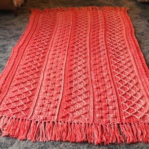 🍊 Dreamsicle Fisherman Style Afghan w/Fringe Hand Crocheted In Coral & White